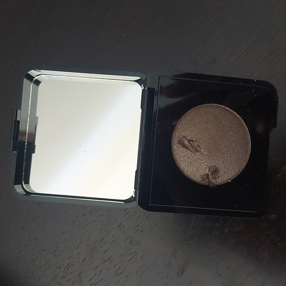 Eyeshadow - Picture 3 of 6